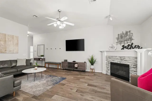 Photo 3 — 417 SW 39th Street, Moore, OK 73160