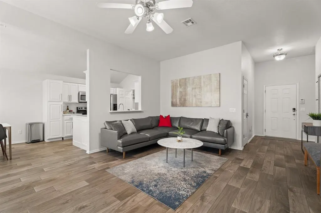 Photo 5 — 417 SW 39th Street, Moore, OK 73160