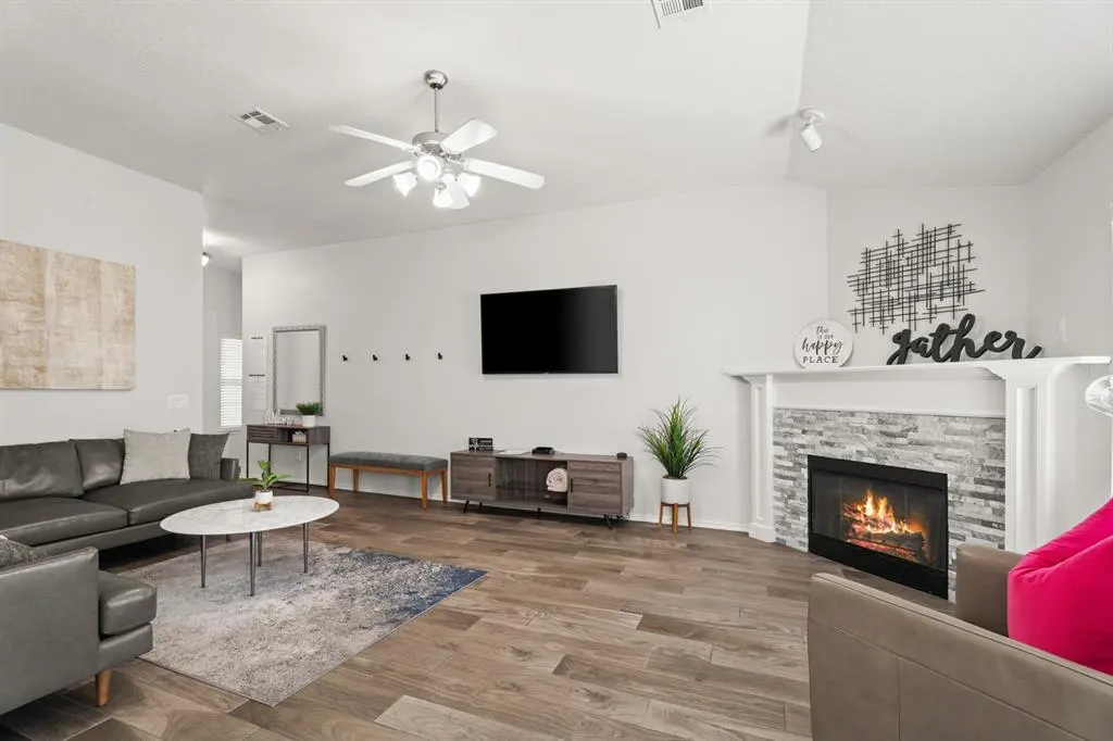 Photo 8 — 417 SW 39th Street, Moore, OK 73160