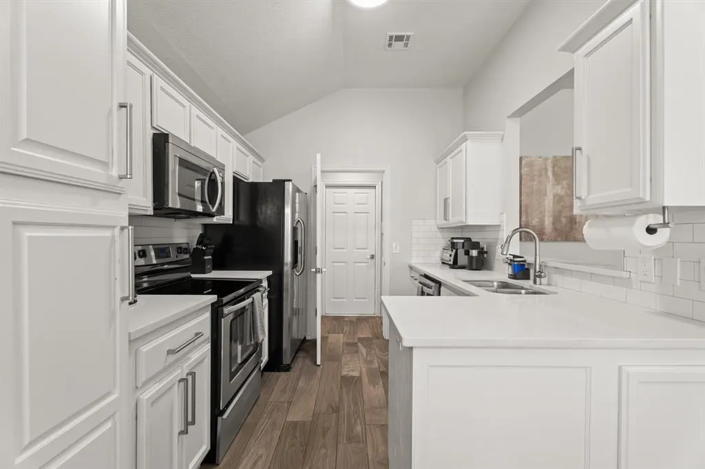 Photo 13 — 417 SW 39th Street, Moore, OK 73160