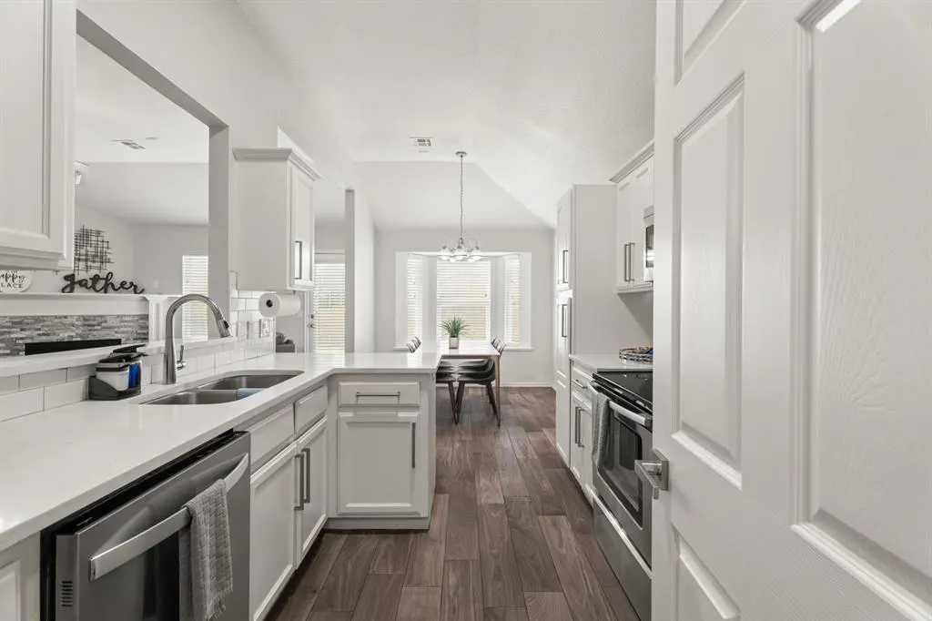Photo 17 — 417 SW 39th Street, Moore, OK 73160