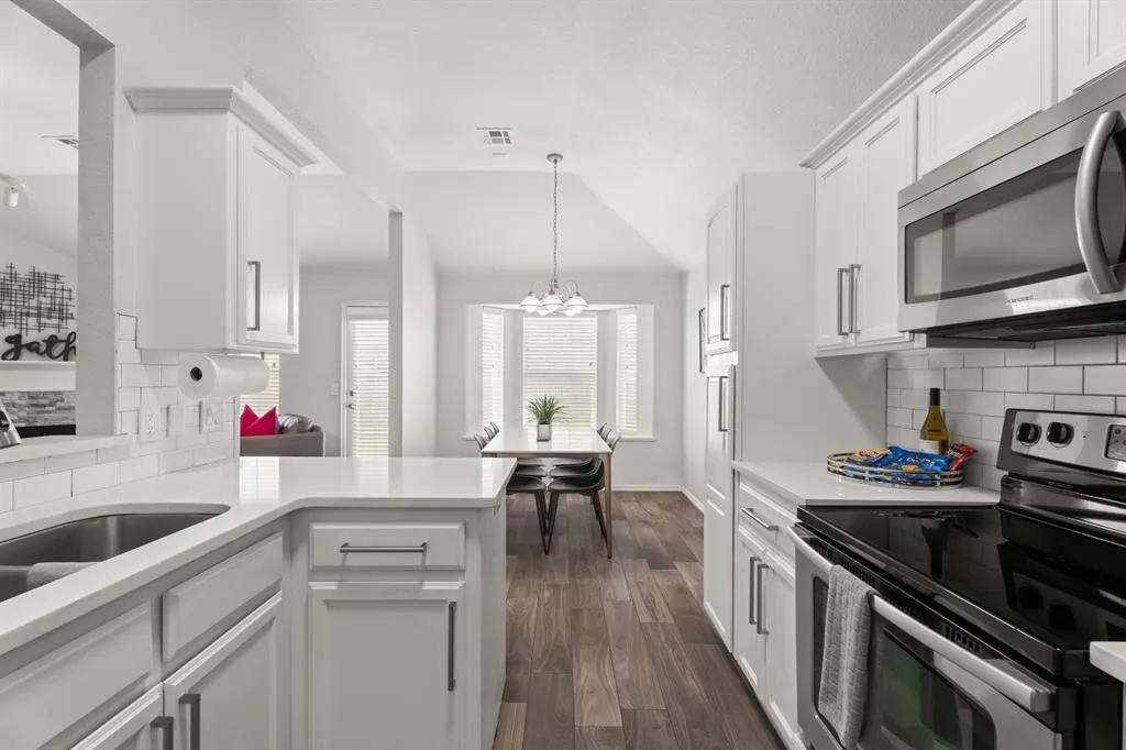 Photo 18 — 417 SW 39th Street, Moore, OK 73160