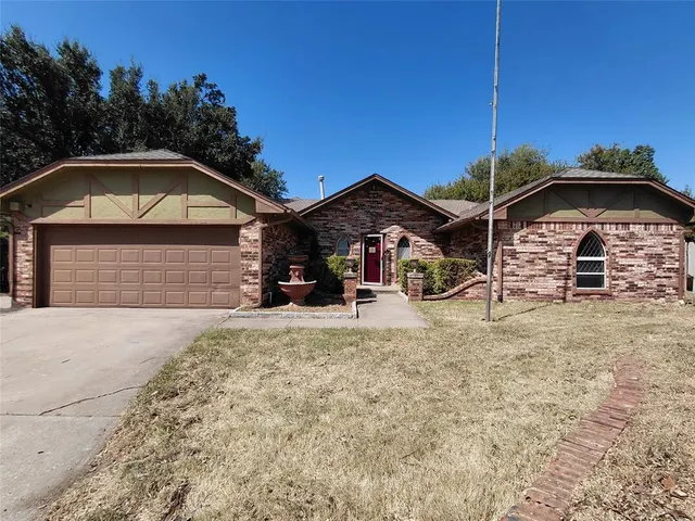 Photo 2 — 9707 Warriner Circle, Oklahoma City, OK 73162