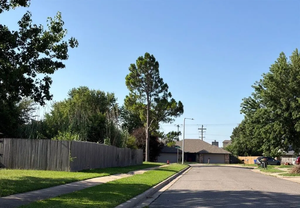 Photo 5 — 124 Vinita Drive, Norman, OK 73071