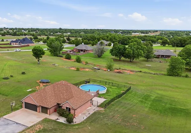 Photo 2 — 1700 Sandpiper Drive, Blanchard, OK 73010