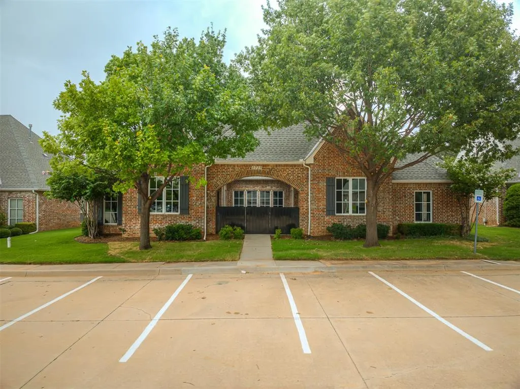 Front exterior — 1725 W 33rd Street, Edmond, OK 73013
