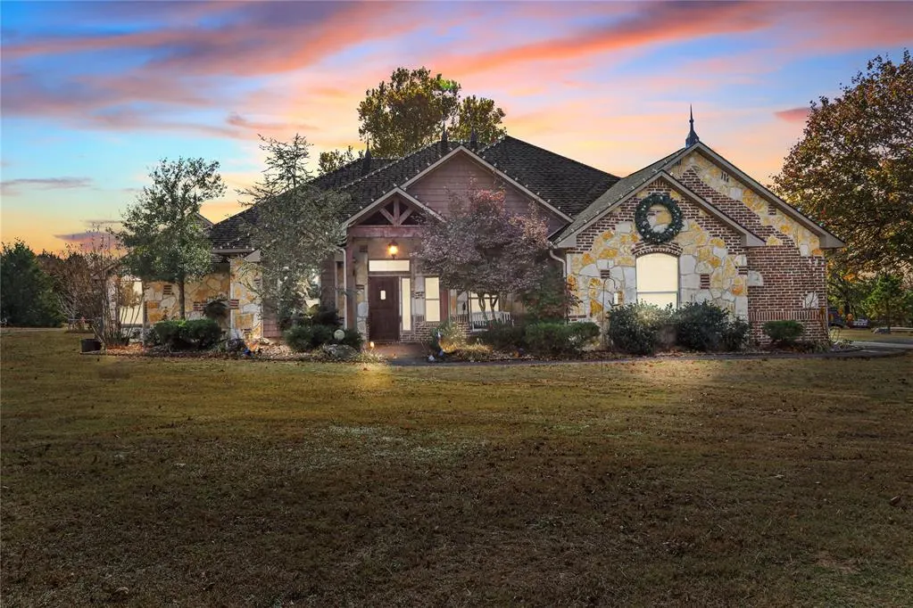 Front exterior — 555 N White Chimney Road, Stuart, OK 74570