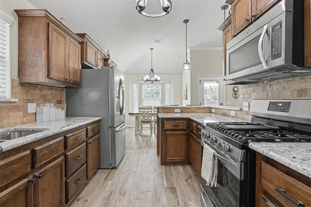 Photo 5 — 1305 Leigh Circle, Yukon, OK 73099
