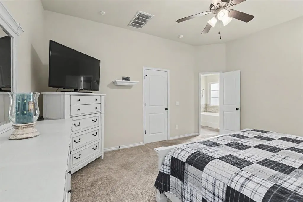 Photo 8 — 1305 Leigh Circle, Yukon, OK 73099