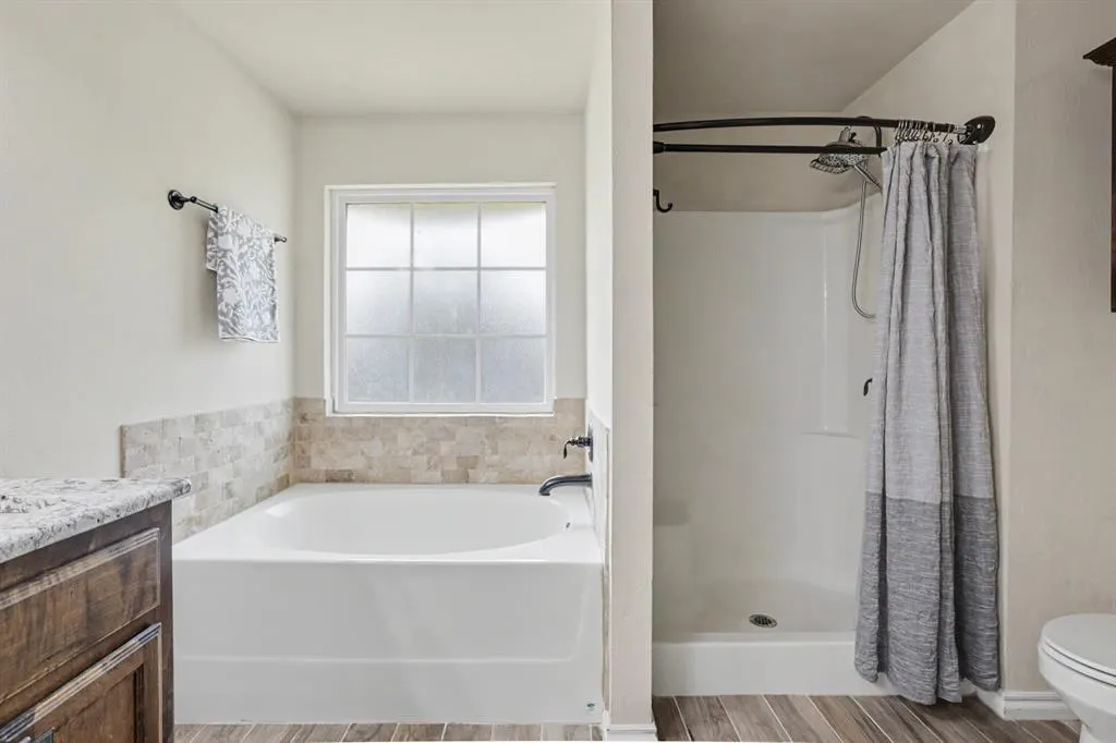 Photo 9 — 1305 Leigh Circle, Yukon, OK 73099