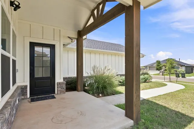 Photo 2 — 3150 Wister Road, Norman, OK 73069