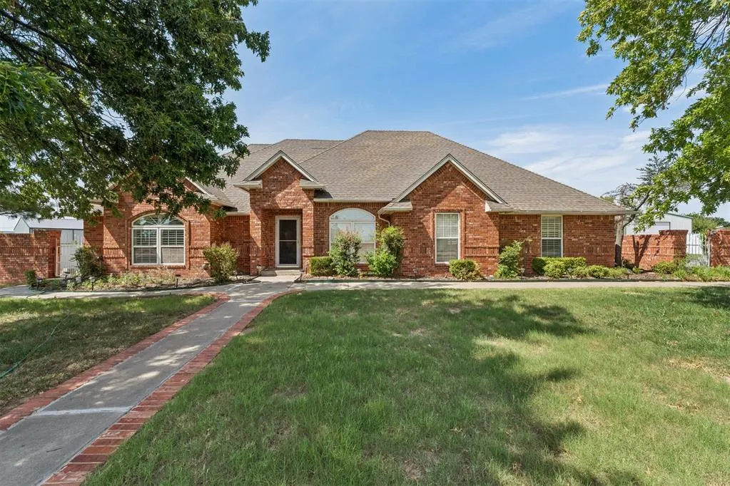 Front exterior — 2109 NE 14th Street, Moore, OK 73160