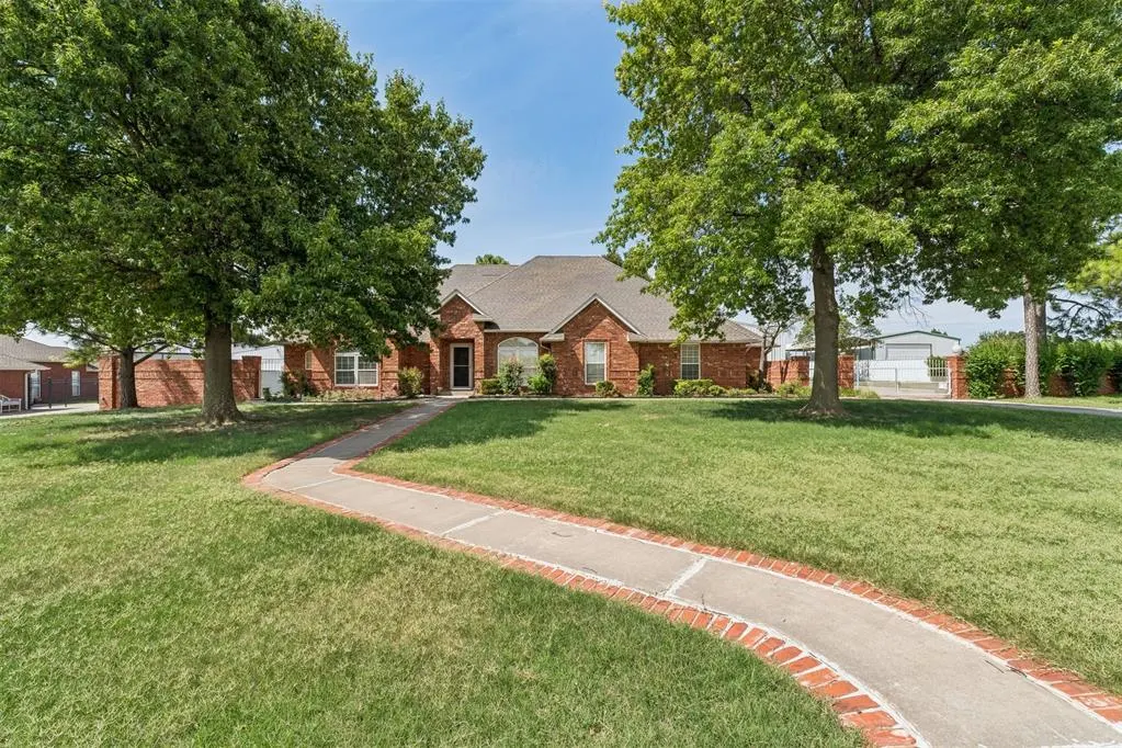 Photo 2 — 2109 NE 14th Street, Moore, OK 73160