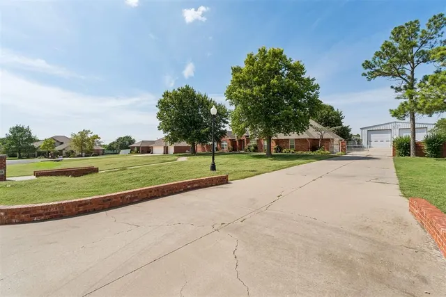 Photo 3 — 2109 NE 14th Street, Moore, OK 73160