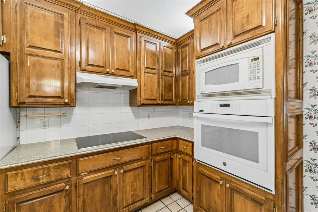Photo 12 — 2109 NE 14th Street, Moore, OK 73160