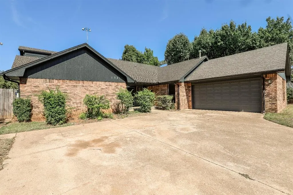Photo 2 — 1321 Harding Avenue, Edmond, OK 73034