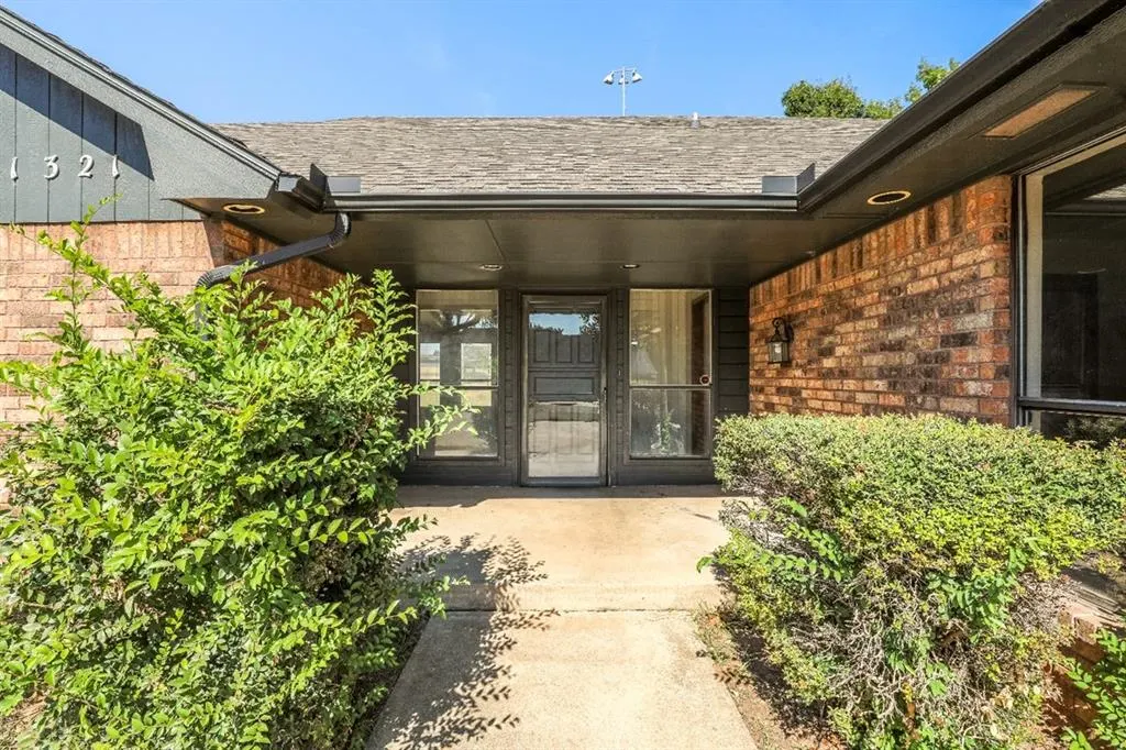 Photo 3 — 1321 Harding Avenue, Edmond, OK 73034