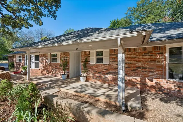 Photo 2 — 10431 Black Oaks Drive, Oklahoma City, OK 73165