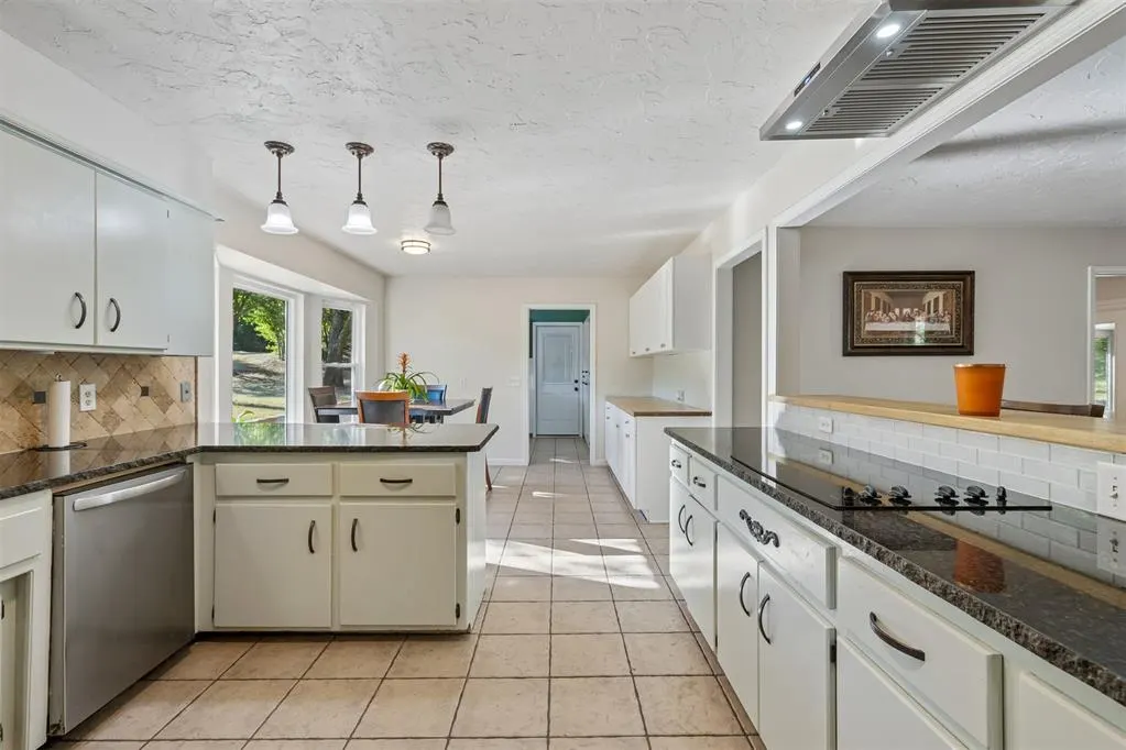 Photo 6 — 10431 Black Oaks Drive, Oklahoma City, OK 73165