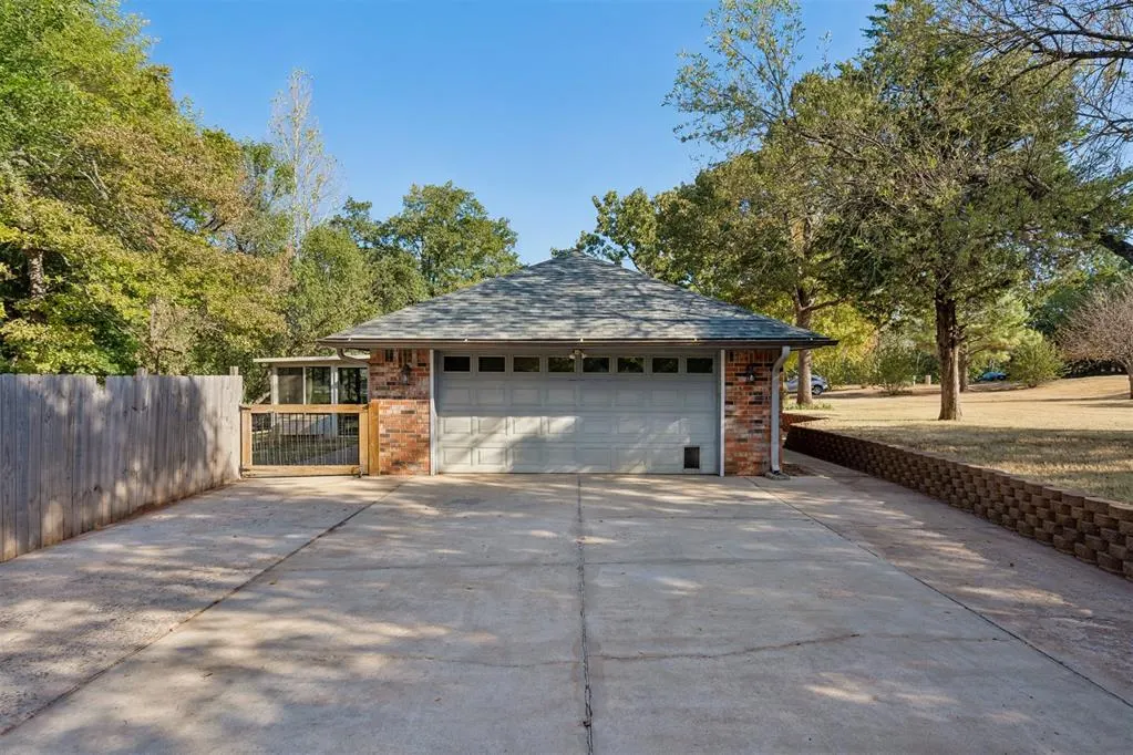 Photo 14 — 10431 Black Oaks Drive, Oklahoma City, OK 73165