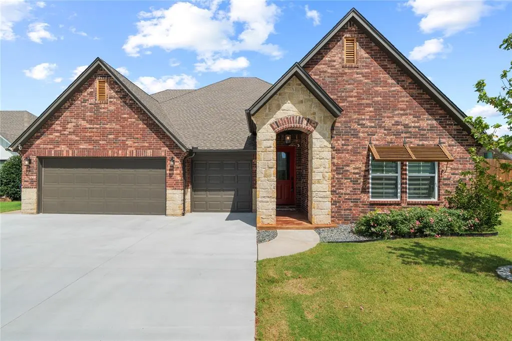 Photo 4 — 300 Bray Lane, Yukon, OK 73099