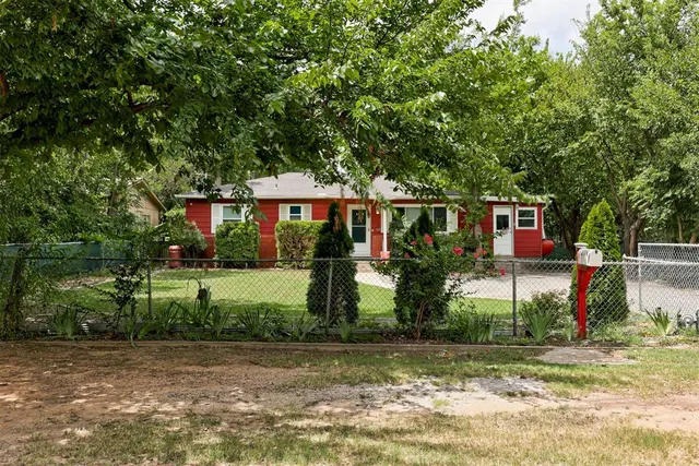 Photo 2 — 2709 N Saint Peter Avenue, Oklahoma City, OK 73141