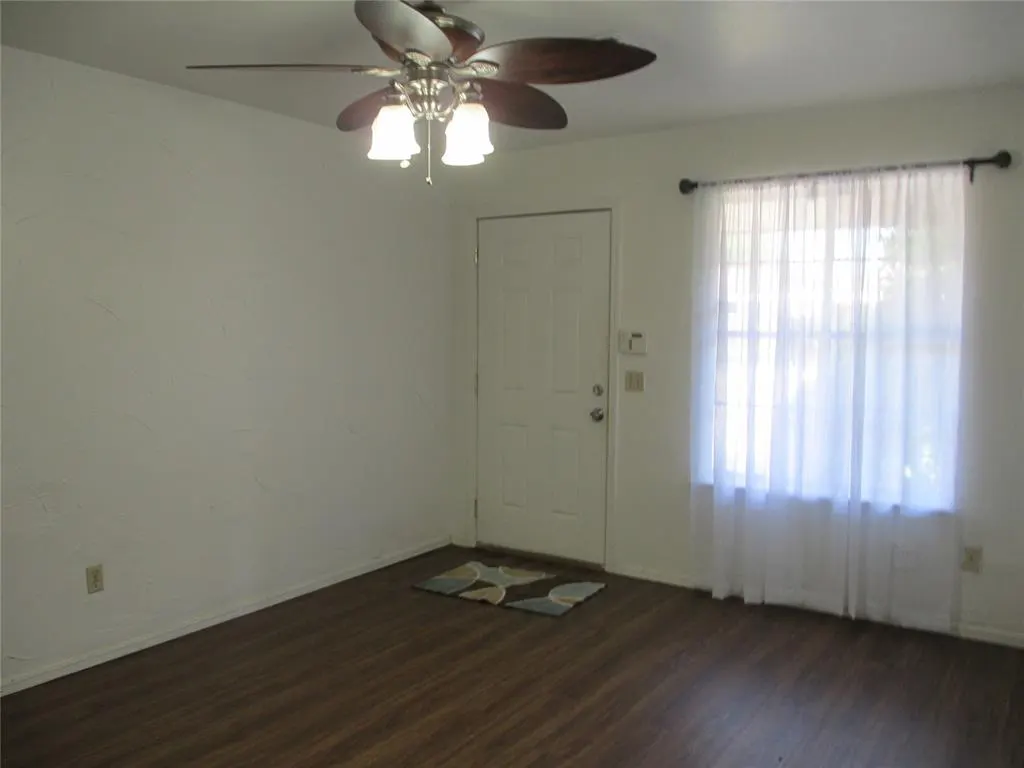 Photo 3 — 1052 NW 7th Place, Oklahoma City, OK 73160