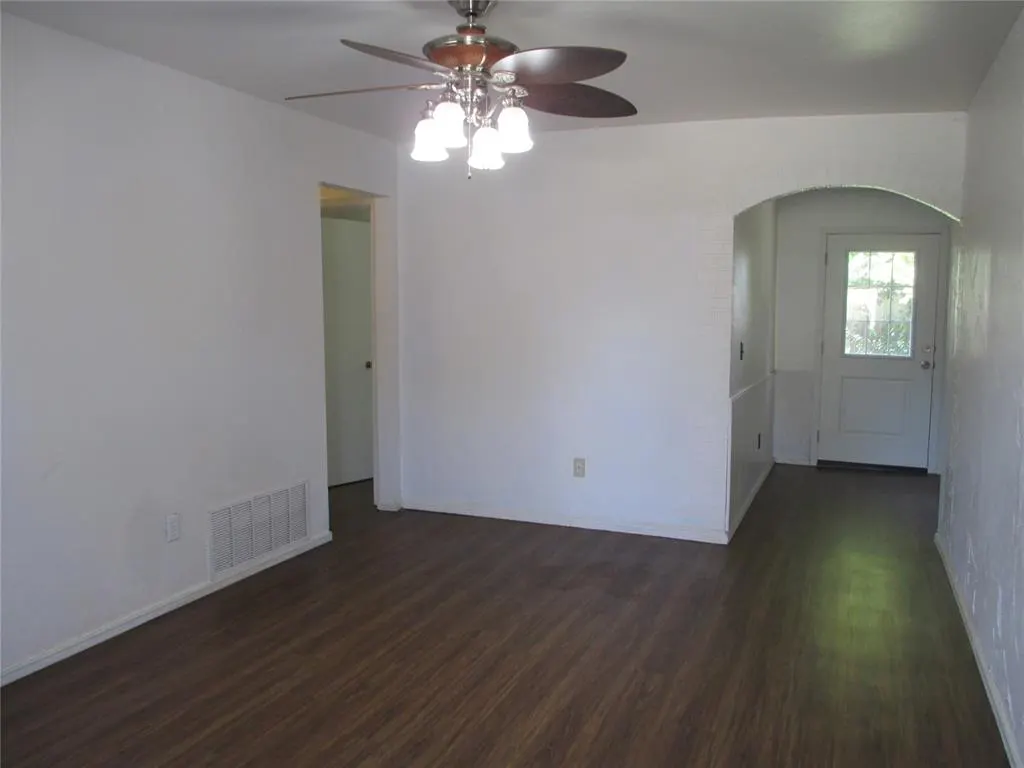 Photo 4 — 1052 NW 7th Place, Oklahoma City, OK 73160