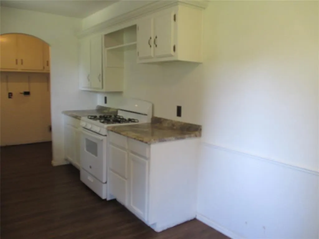 Photo 5 — 1052 NW 7th Place, Oklahoma City, OK 73160