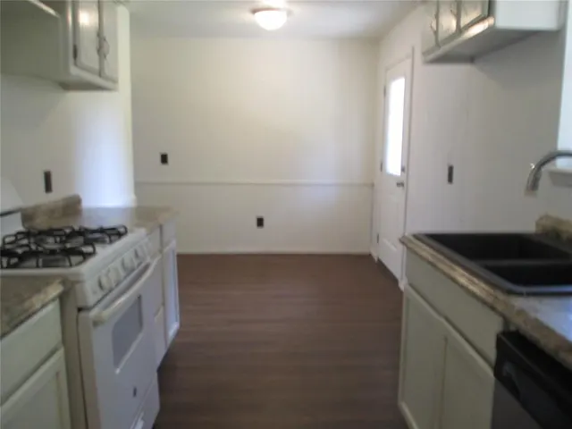 Photo 6 — 1052 NW 7th Place, Oklahoma City, OK 73160