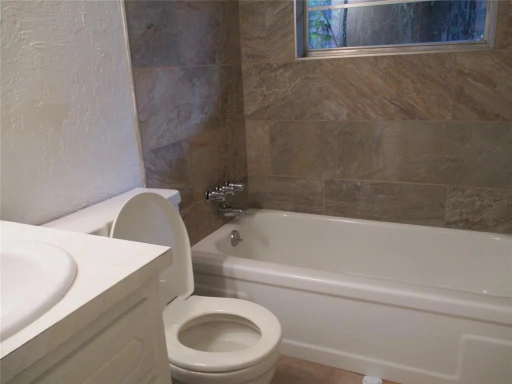 Photo 8 — 1052 NW 7th Place, Oklahoma City, OK 73160