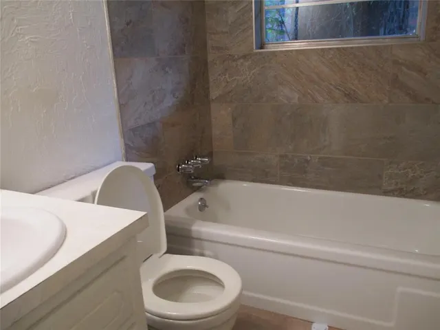 Photo 8 — 1052 NW 7th Place, Oklahoma City, OK 73160