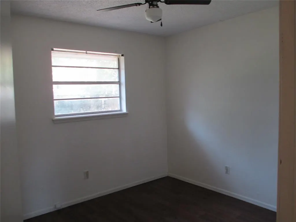 Photo 9 — 1052 NW 7th Place, Oklahoma City, OK 73160