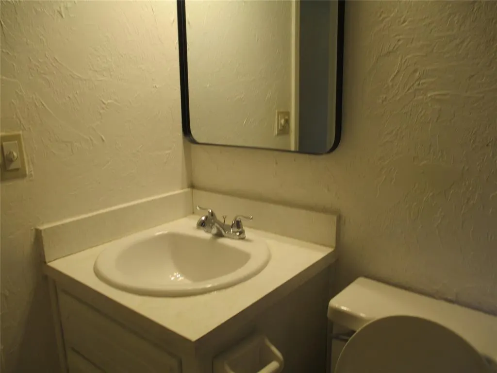 Photo 12 — 1052 NW 7th Place, Oklahoma City, OK 73160