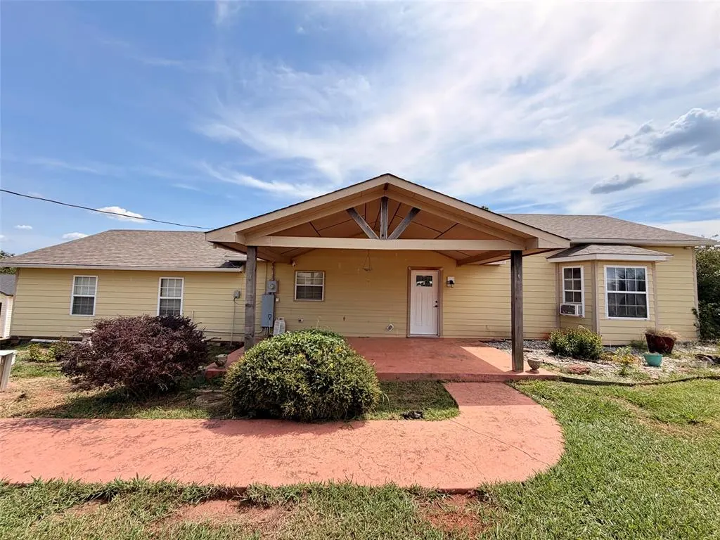 Front exterior — 35763 Leo Road, Asher, OK 74826