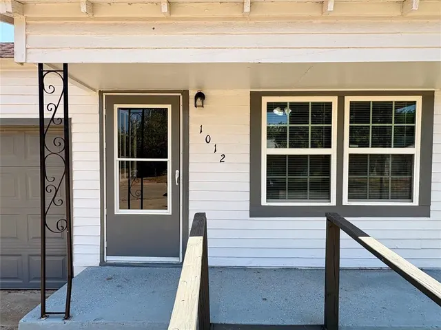 Photo 3 — 1012 N York Street, Altus, OK 73521