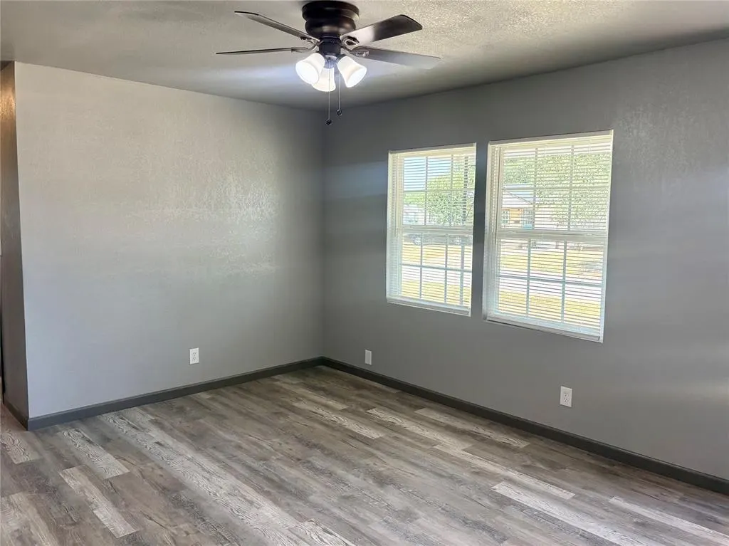 Photo 5 — 1012 N York Street, Altus, OK 73521