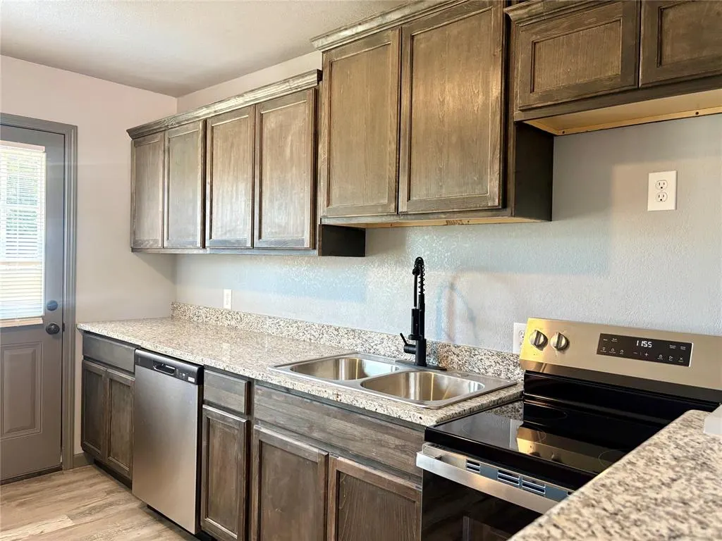 Photo 7 — 1012 N York Street, Altus, OK 73521