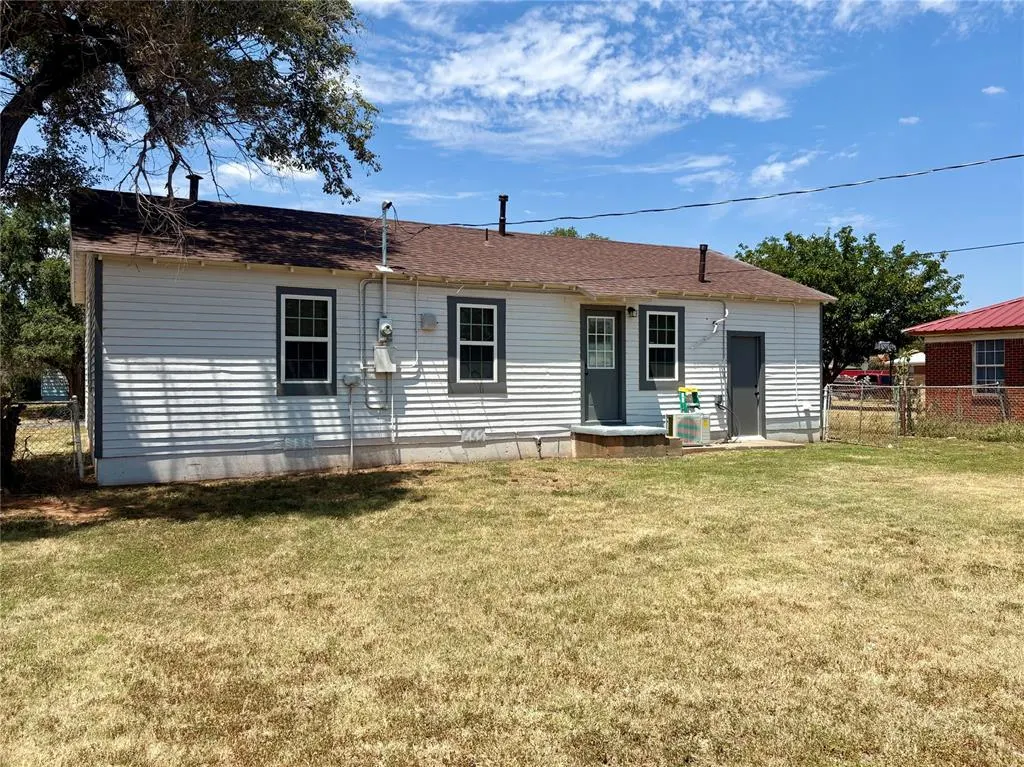 Photo 21 — 1012 N York Street, Altus, OK 73521