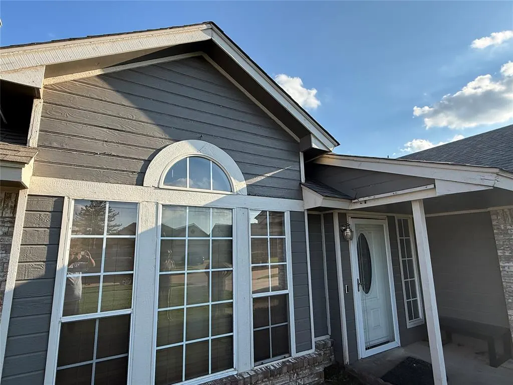 Front exterior — 1104 NE 25th Street, Oklahoma City, OK 73160