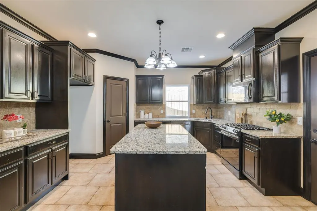Photo 13 — 2313 E Kellan Court Terrace, Mustang, OK 73064