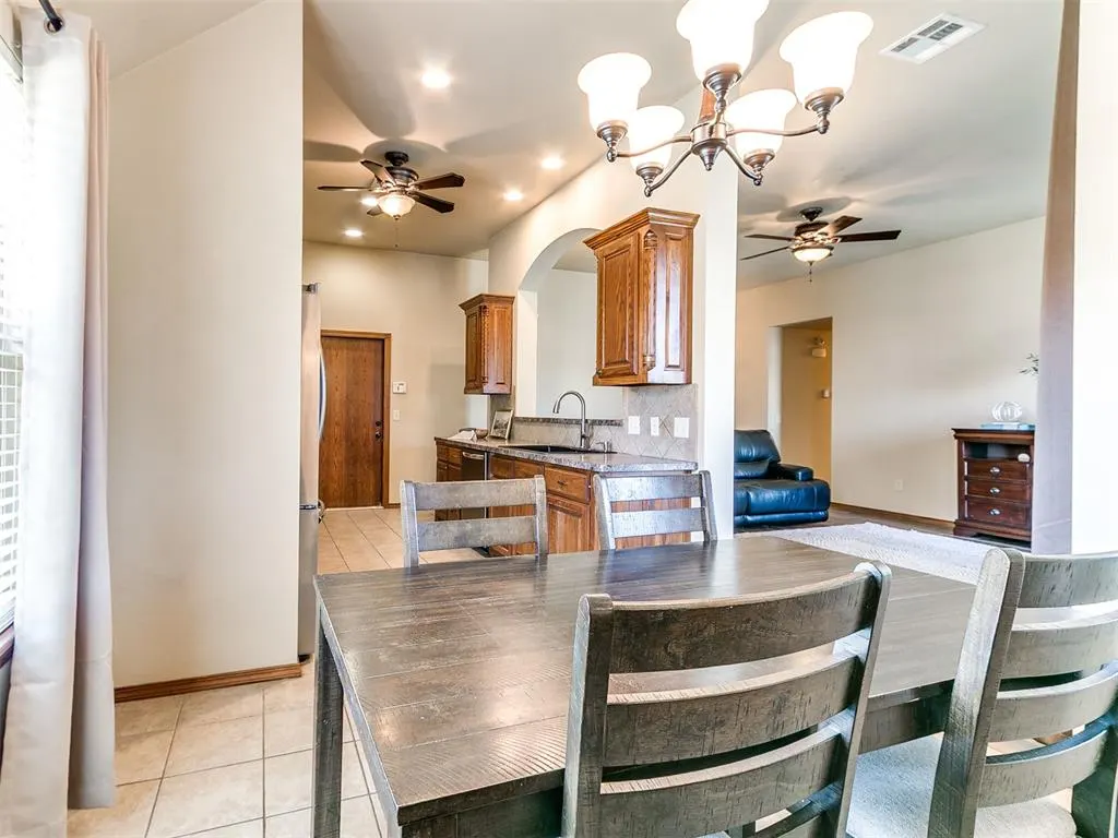 Photo 11 — 12201 Heathfield Lane, Oklahoma City, OK 73173