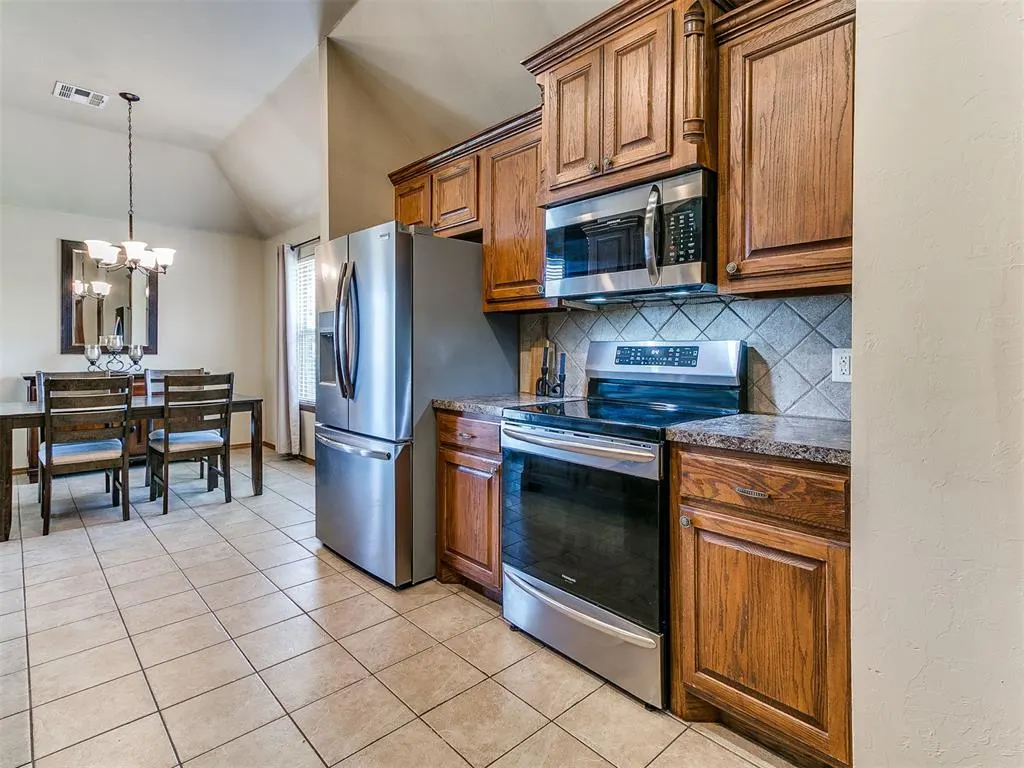 Photo 18 — 12201 Heathfield Lane, Oklahoma City, OK 73173
