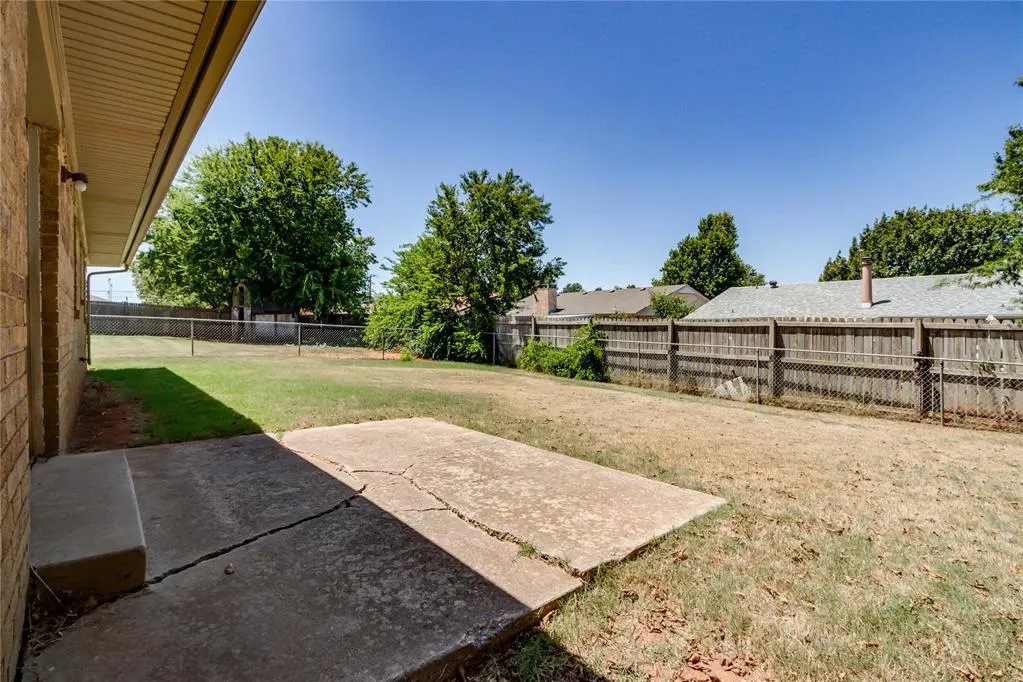 Photo 6 — 1100 Ridgeway Drive, Yukon, OK 73099
