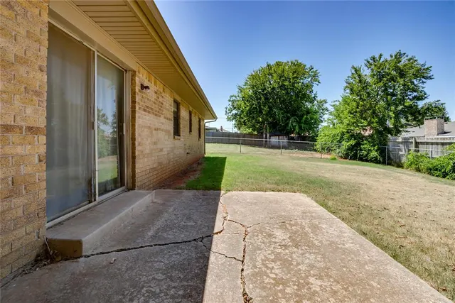 Photo 7 — 1100 Ridgeway Drive, Yukon, OK 73099