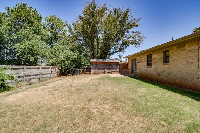 Photo 8 — 1100 Ridgeway Drive, Yukon, OK 73099