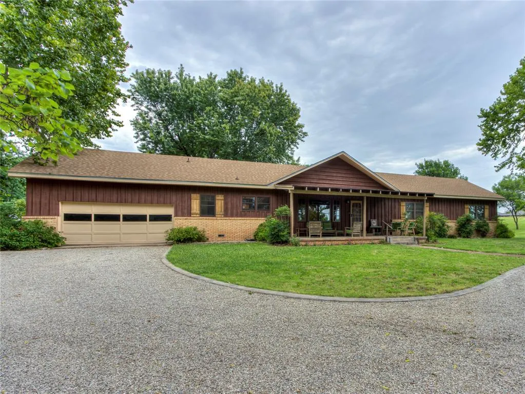 Photo 2 — 3555 E Imhoff Road, Norman, OK 73026
