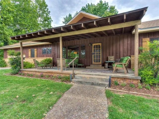 Photo 3 — 3555 E Imhoff Road, Norman, OK 73026
