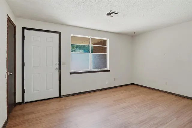 Photo 5 — 5217 Brookdale Drive, Oklahoma City, OK 73135