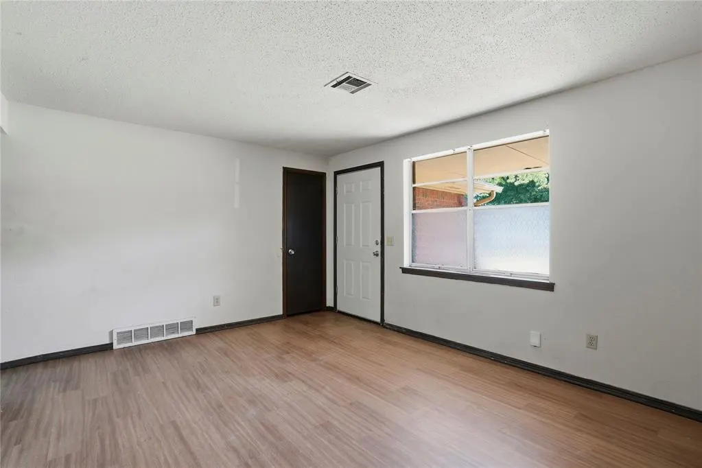 Photo 6 — 5217 Brookdale Drive, Oklahoma City, OK 73135